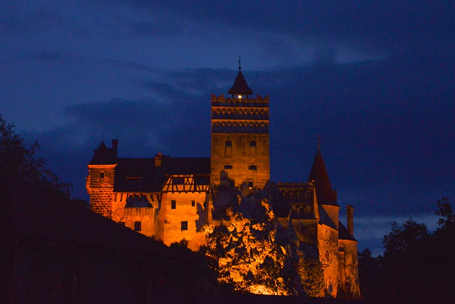 Le château de Bran Dracula la nuit
