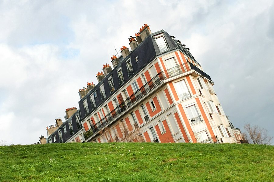 Crooked House Montmartre Paris Instagrammable