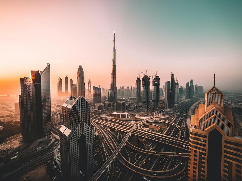 Lever de soleil sur le centre-ville de Dubaï