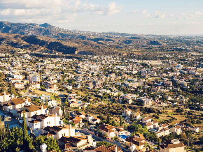 Île de Chypre, vue de dessus. Toits de maisons