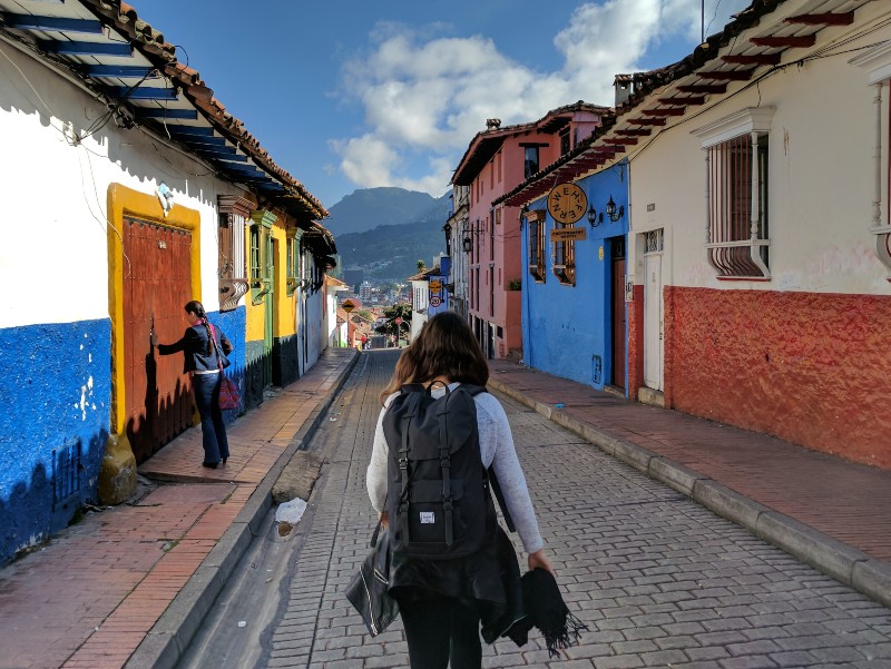 La petite délinquance, comme les vols à la tire et les agressions, peut être un problème pour les touristes à Bogota. 