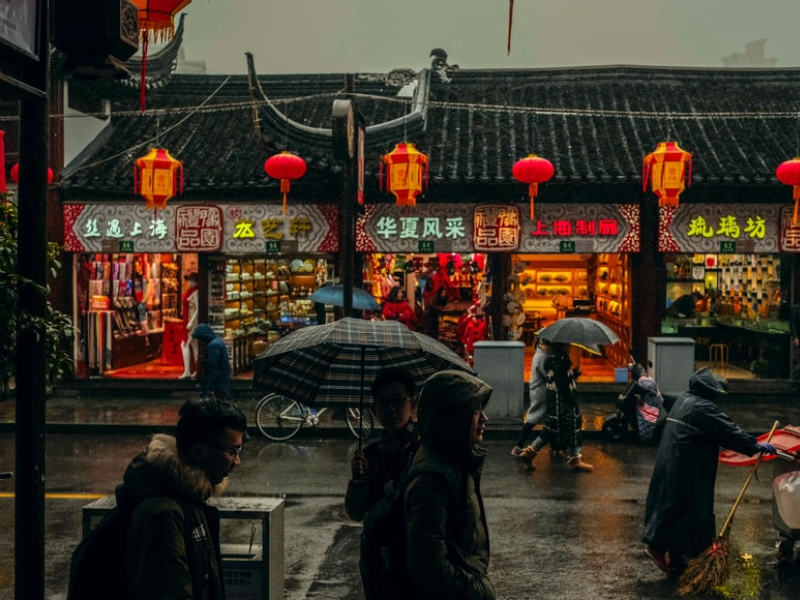 Rue pluvieuse en Chine
