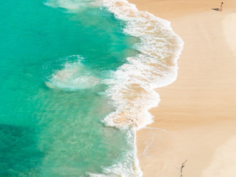 Vous envisagez Aruba ou les Bermudes ? La météo devrait être un facteur important dans votre choix. Cette image montre une plage ensoleillée.