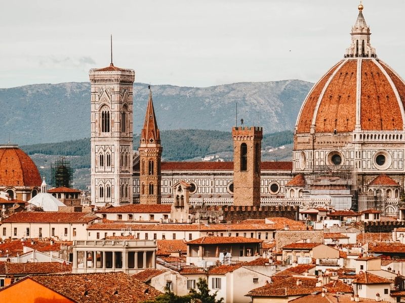 Le dôme Brunelleschi de la cathédrale Santa Maria del Fiore est l'un des points de repère les plus reconnaissables de Florence. 