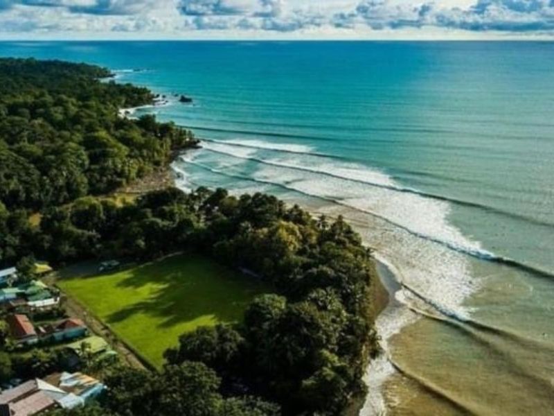 Pavones offre quelques-uns des meilleurs spots de surf du Costa Rica, lorsque les conditions sont bonnes.