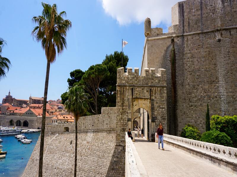 Dubrovnik vaut la peine d'être visitée pour ses lieux de tournage de Game of Thrones.
