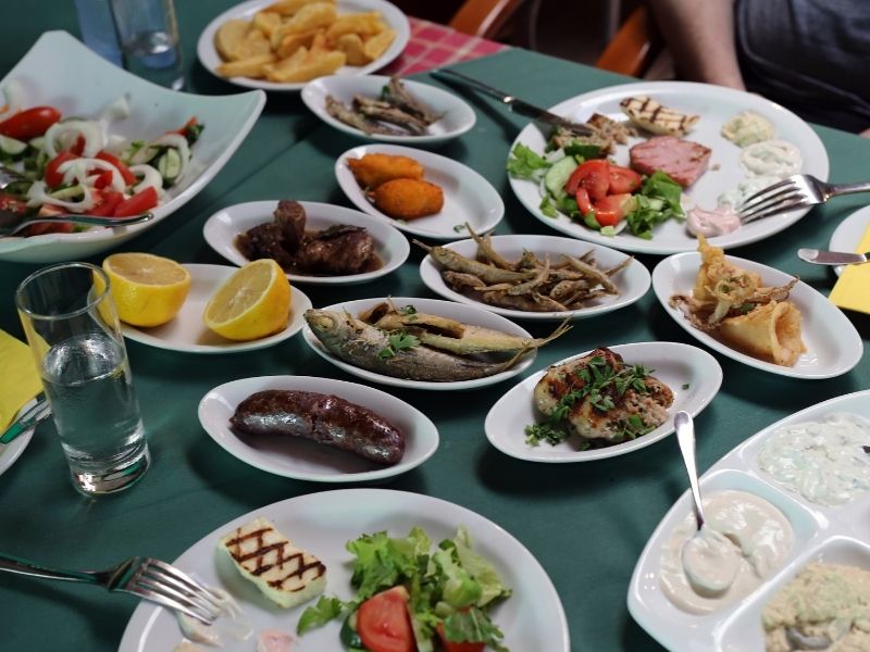 Paphos vaut-elle la peine d'être visitée pour les assiettes de mezzés ?