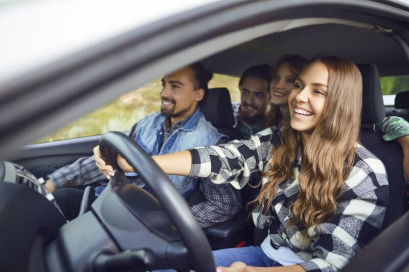 jeune femme au volant
