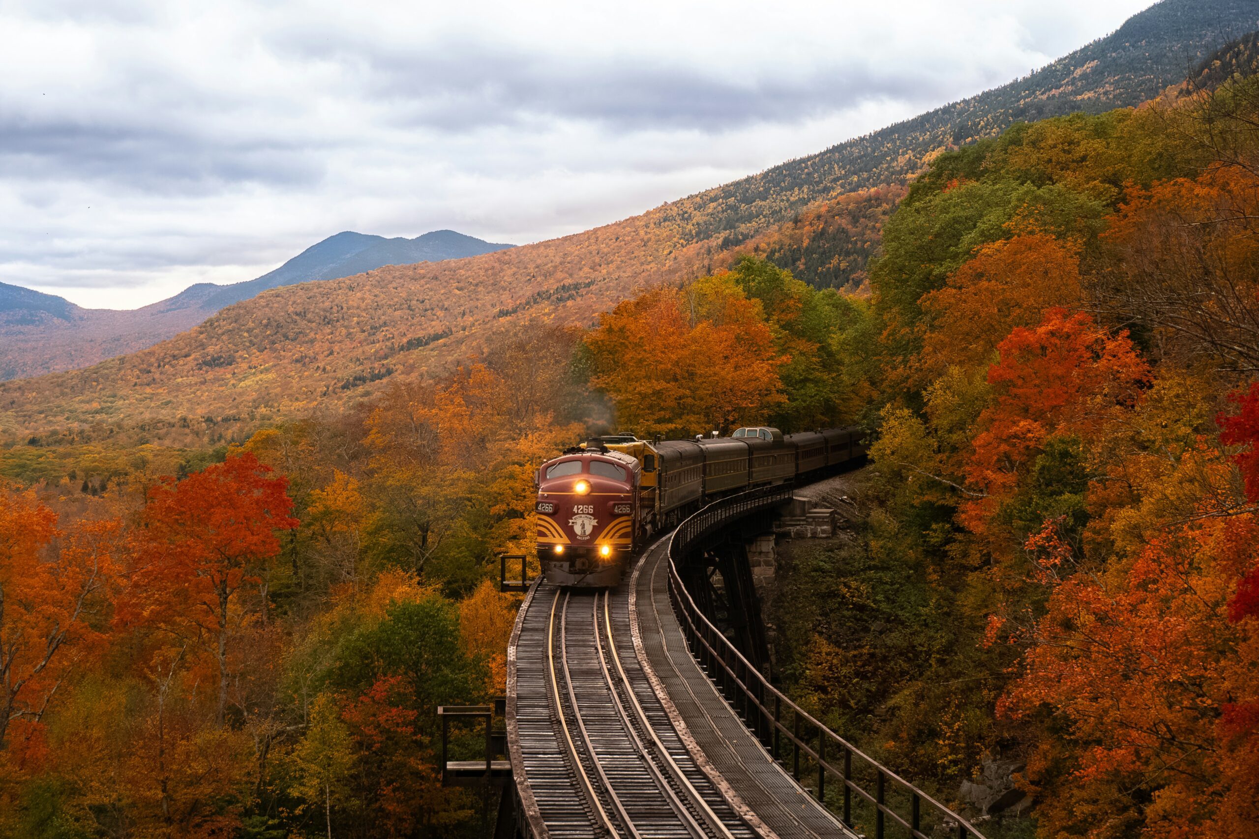 découvrez tout ce que vous avez besoin de savoir sur les trains, des horaires aux types de trains, en passant par les billets et les destinations.