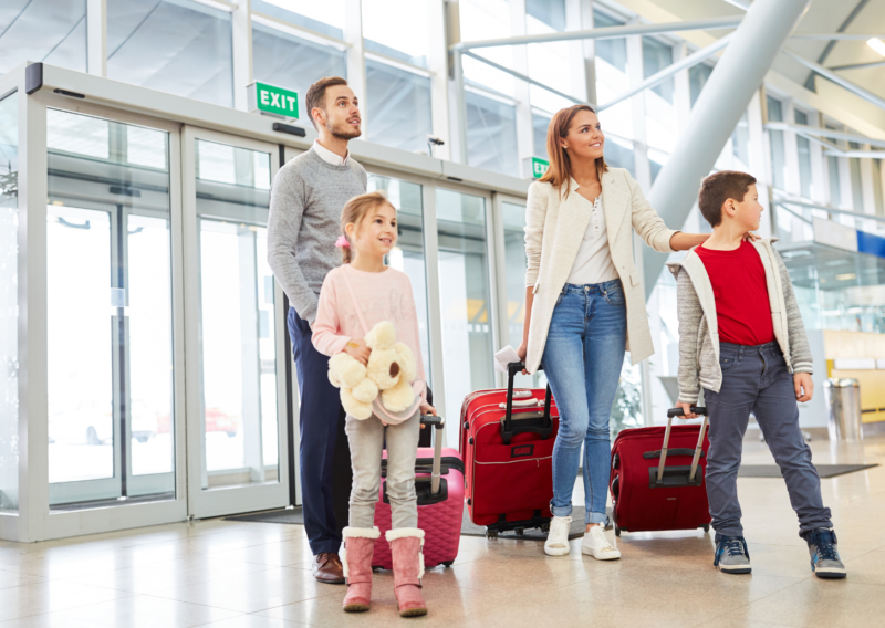 famille voyage avion