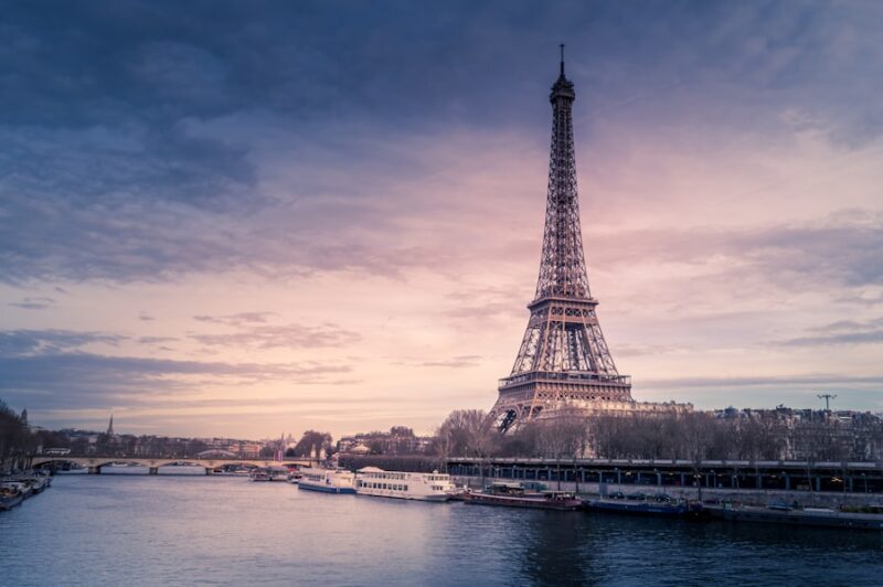 Séjourner dans un appartement de prestige à Paris, c'est vivre la ville depuis l'intérieur.