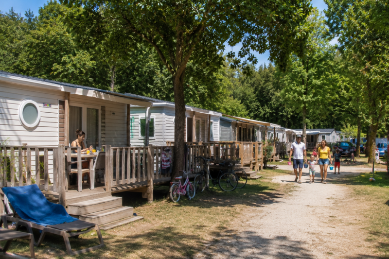 Vacances illimitées : les avantages d'acheter son propre mobil-home en camping